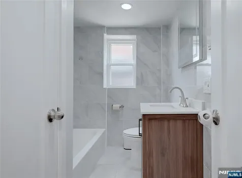 20 S Corabelle Avenue Lodi NJ 07644