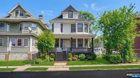 158 15th Street East Orange NJ 07017