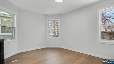 158 15th Street East Orange NJ 07017