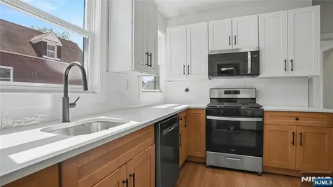 158 15th Street East Orange NJ 07017
