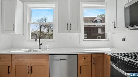 158 15th Street East Orange NJ 07017