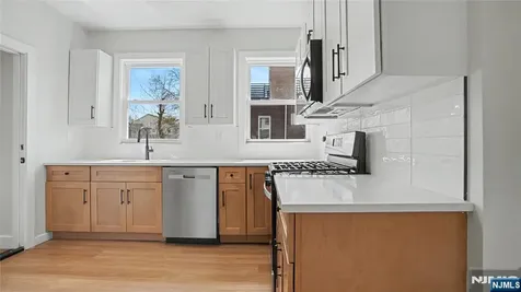 158 15th Street East Orange NJ 07017