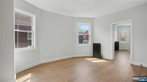 158 15th Street East Orange NJ 07017