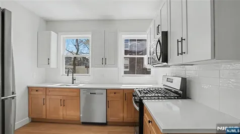 158 15th Street East Orange NJ 07017