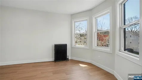 158 15th Street East Orange NJ 07017