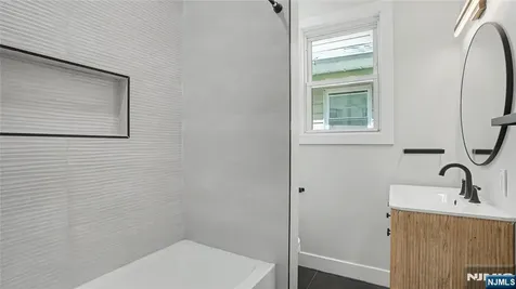 158 15th Street East Orange NJ 07017