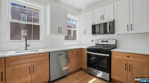 158 15th Street East Orange NJ 07017