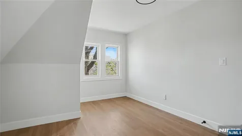 158 15th Street East Orange NJ 07017