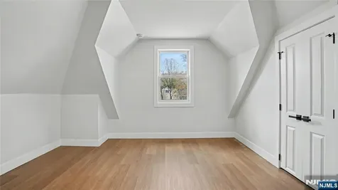 158 15th Street East Orange NJ 07017