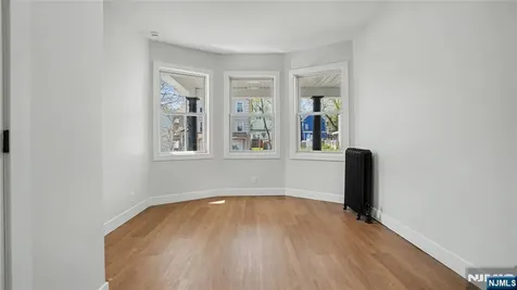 158 15th Street East Orange NJ 07017