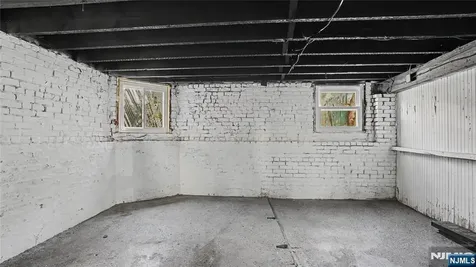 158 15th Street East Orange NJ 07017