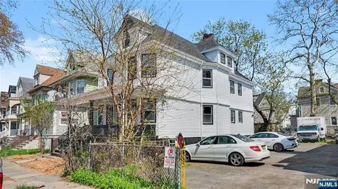 158 15th Street East Orange NJ 07017