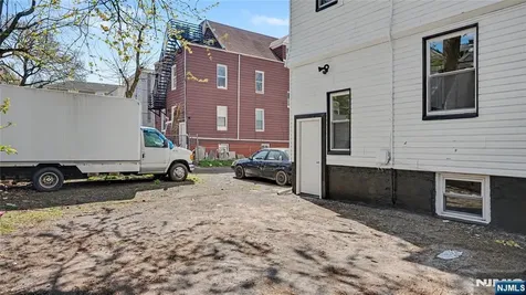 158 15th Street East Orange NJ 07017