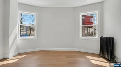 158 15th Street East Orange NJ 07017