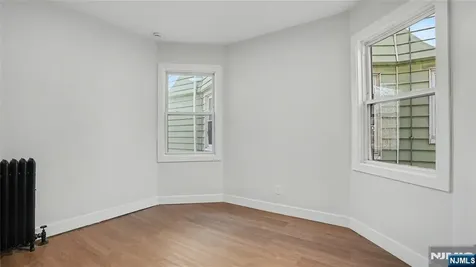 158 15th Street East Orange NJ 07017