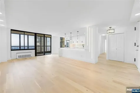 200 Winston Cliffside Park NJ 07010