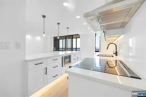 200 Winston Cliffside Park NJ 07010