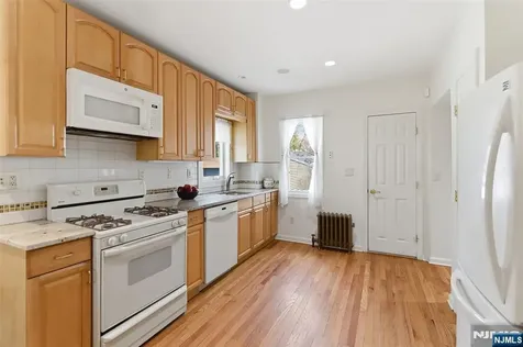 64 Davis Avenue Hackensack NJ 07601