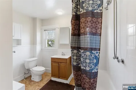 64 Davis Avenue Hackensack NJ 07601