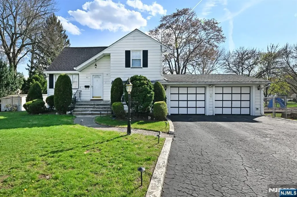 82 Arnot Place Paramus NJ 07652