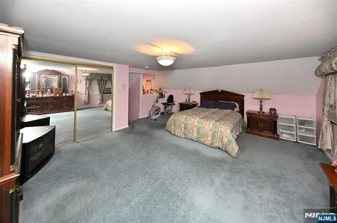 82 Arnot Place Paramus NJ 07652