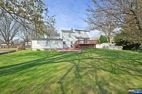 82 Arnot Place Paramus NJ 07652