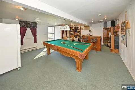 82 Arnot Place Paramus NJ 07652