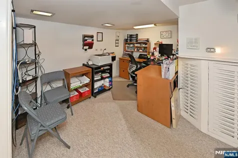 82 Arnot Place Paramus NJ 07652