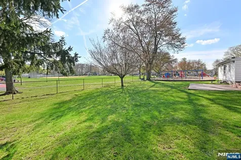 82 Arnot Place Paramus NJ 07652