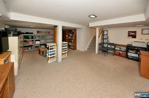 82 Arnot Place Paramus NJ 07652