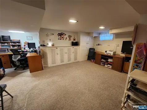 82 Arnot Place Paramus NJ 07652