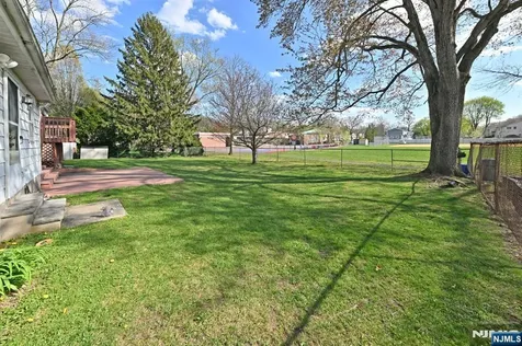 82 Arnot Place Paramus NJ 07652