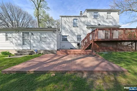 82 Arnot Place Paramus NJ 07652