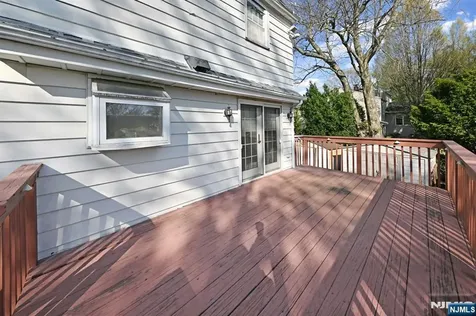 82 Arnot Place Paramus NJ 07652