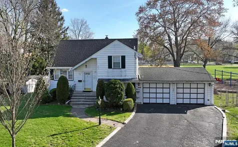 82 Arnot Place Paramus NJ 07652