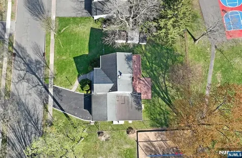 82 Arnot Place Paramus NJ 07652