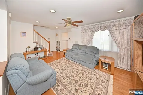 82 Arnot Place Paramus NJ 07652