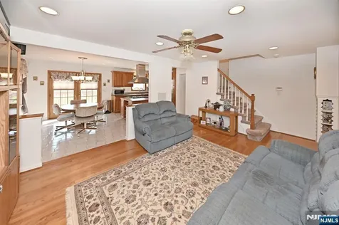 82 Arnot Place Paramus NJ 07652