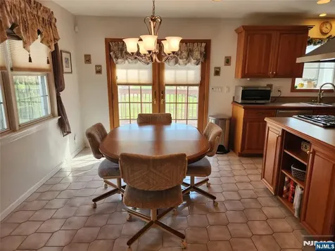 82 Arnot Place Paramus NJ 07652