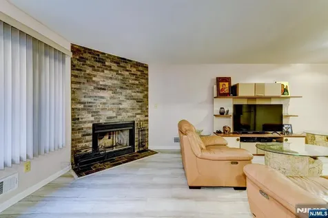 6 Hansen Wayne NJ 07470