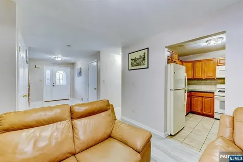6 Hansen Wayne NJ 07470