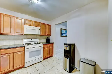 6 Hansen Wayne NJ 07470