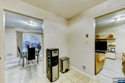 6 Hansen Wayne NJ 07470