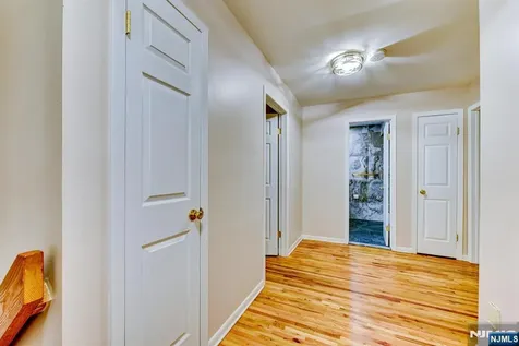 6 Hansen Wayne NJ 07470