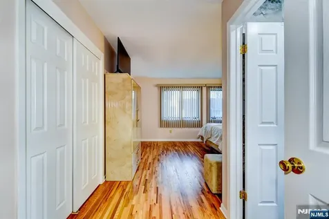 6 Hansen Wayne NJ 07470