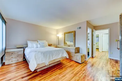 6 Hansen Wayne NJ 07470