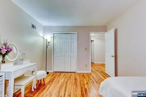 6 Hansen Wayne NJ 07470