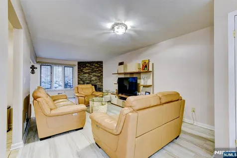 6 Hansen Wayne NJ 07470