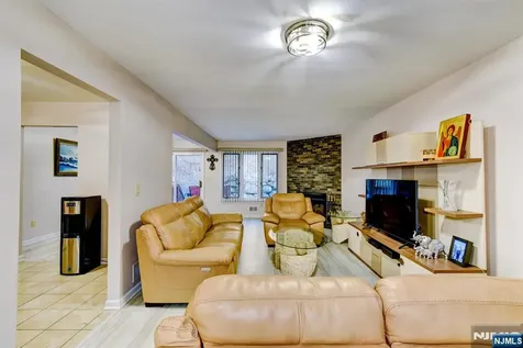 6 Hansen Wayne NJ 07470