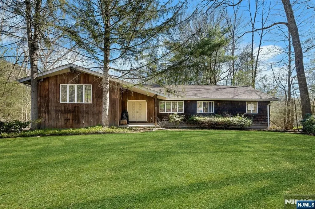 24 Deerhaven Lane Jefferson Township NJ 07435